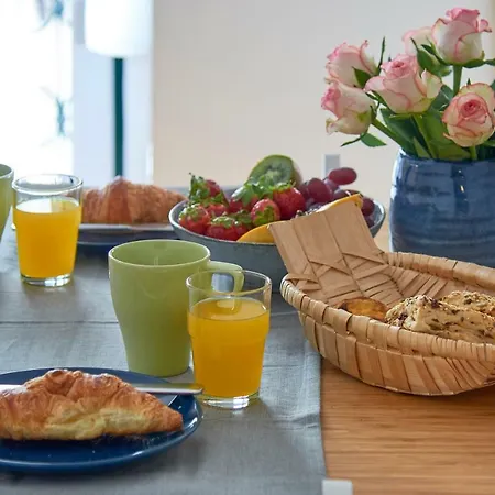 Elegant Santana Лісабон