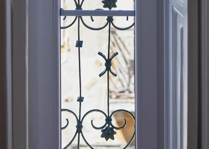 Elegant Santana Lisboa